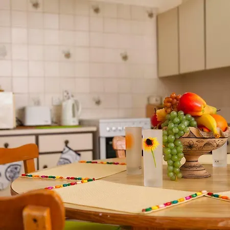 Annita Court Bock B, Apt3 *